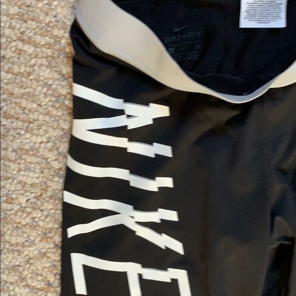 Nike Dryfit athletic leggings - Picture 3 of 3